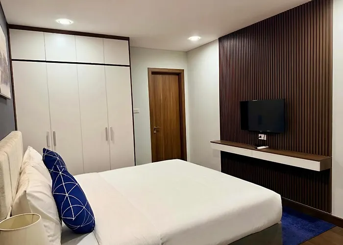 Spacious 2br In Hon Gai Center, *