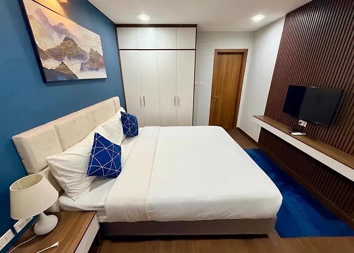 Spacious 2br In Hon Gai Center,