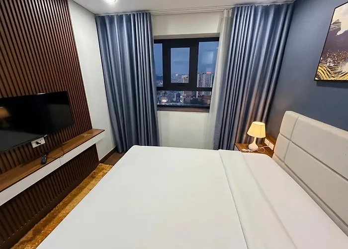 Spacious 2br In Hon Gai Center, *