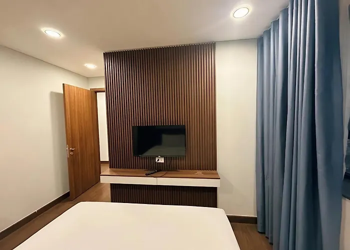 Apartment Spacious 2br In Hon Gai Center,
