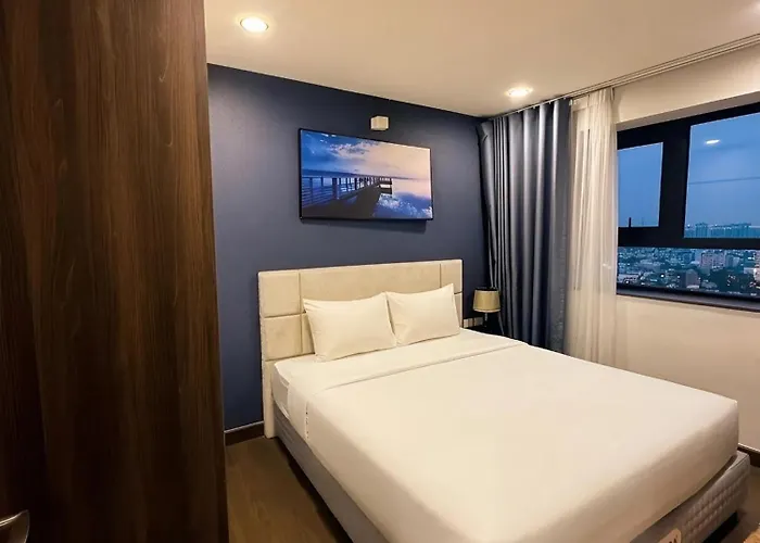 Spacious 2br In Hon Gai Center,