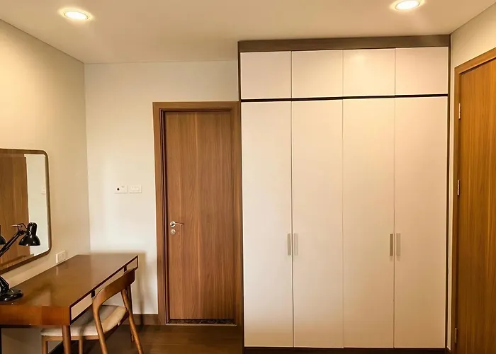 Spacious 2br In Hon Gai Center,